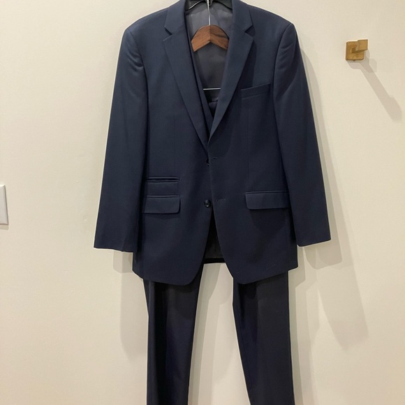 Classic Navy Men's Suit - Picture 1 of 9